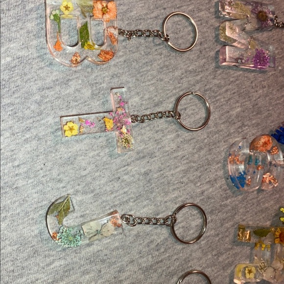 resin letter keychain - Picture 3 of 10
